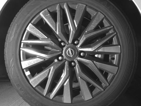 Used 2025 Nissan Altima 2.5 SV FWD image 16