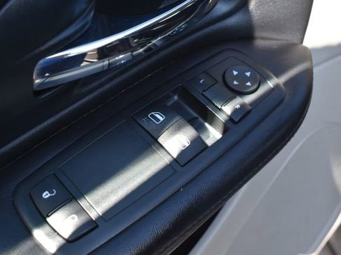 Used 2012 Dodge Grand Caravan American Value Package FWD image 17