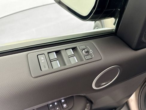 New 2026 Land Rover Discovery Dynamic SE AWD/4WD image 18