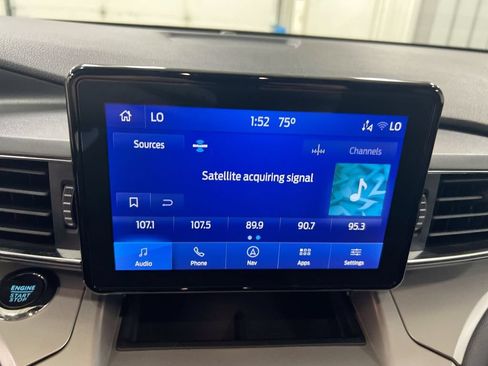 Used 2022 Ford Explorer XLT w/ Equipment Group 202A AWD/4WD image 14