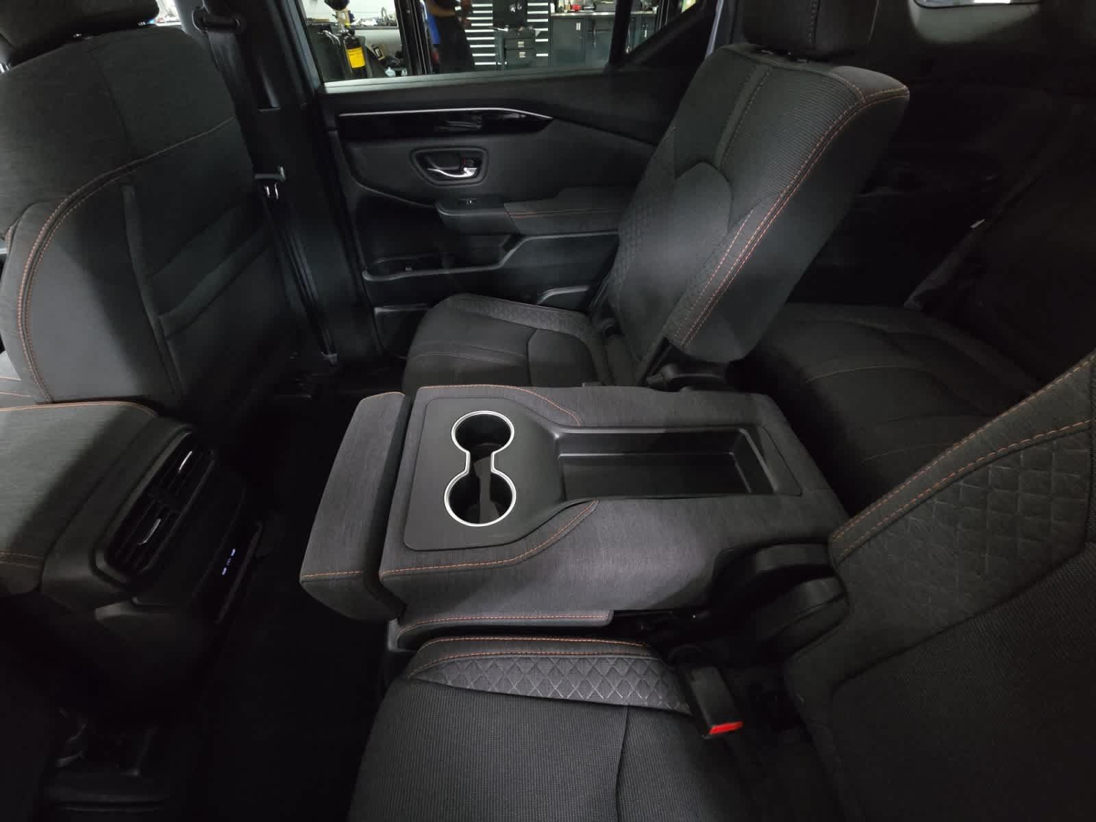 Used 2025 Honda Pilot Sport image 21