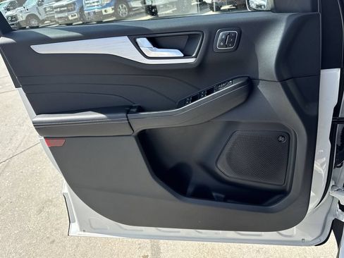 New 2025 Ford Escape SE w/ PHEV Premium Package FWD image 38