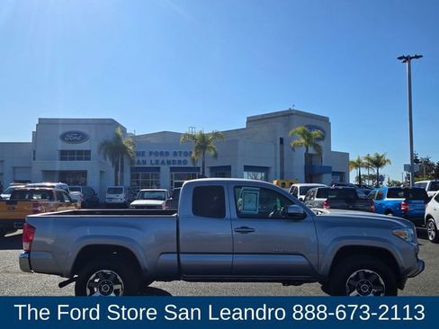 Used 2016 Toyota Tacoma SR5 image 8