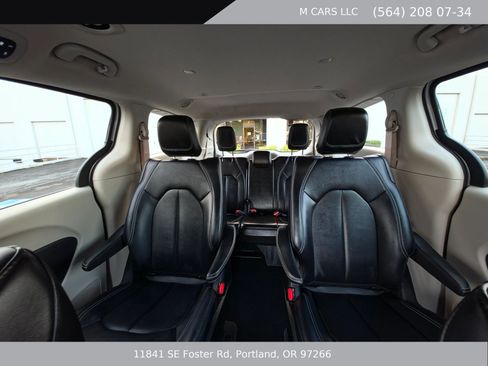 Used 2024 Chrysler Pacifica Limited FWD image 18