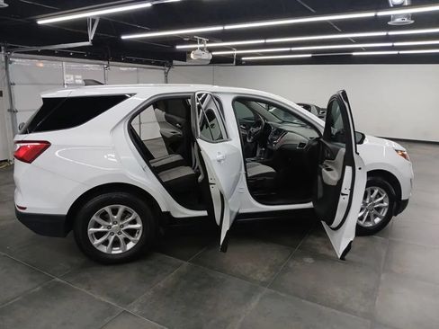 Used 2019 Chevrolet Equinox LS w/ LS Convenience Package FWD image 32