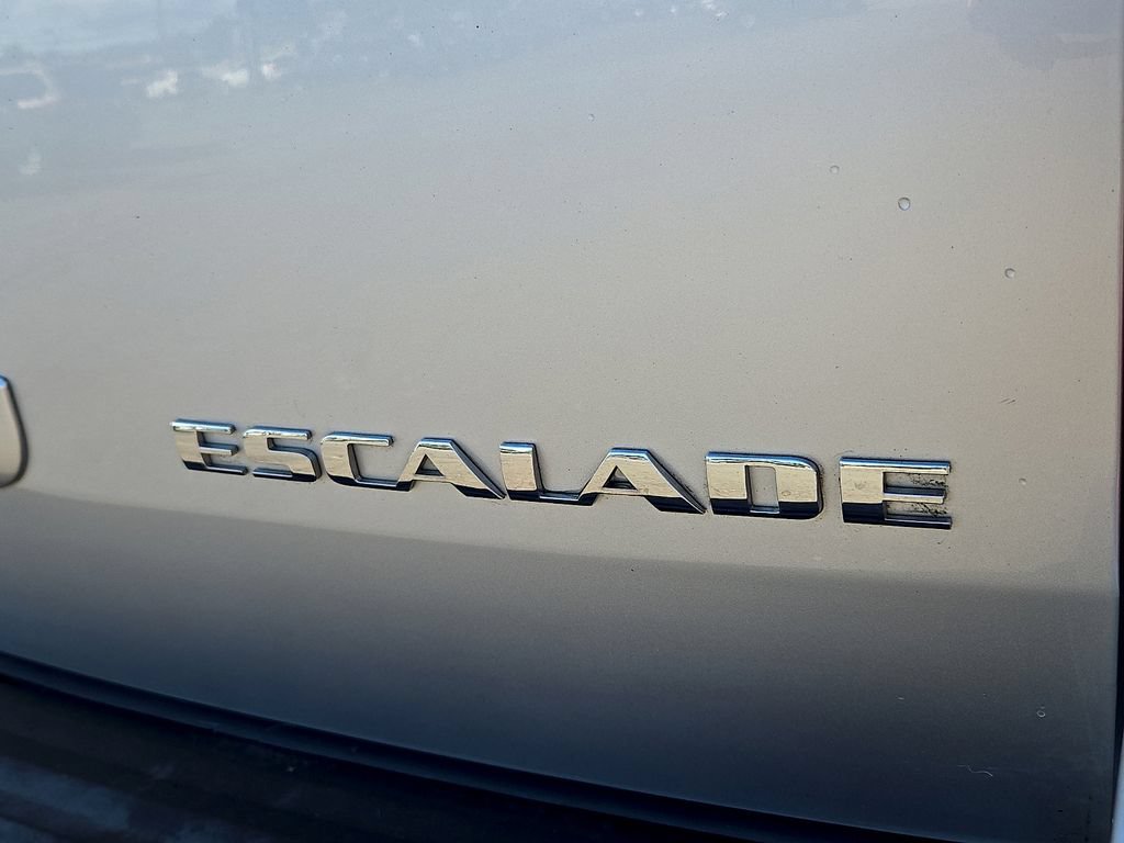 Used 2014 Cadillac Escalade Luxury RWD image 32