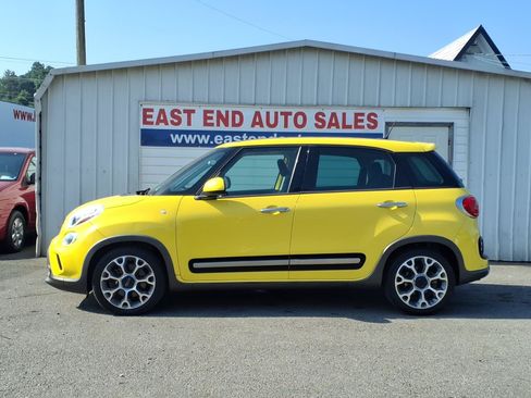 Used 2014 FIAT 500L Trekking w/ Popular Equipment Group FWD image 2