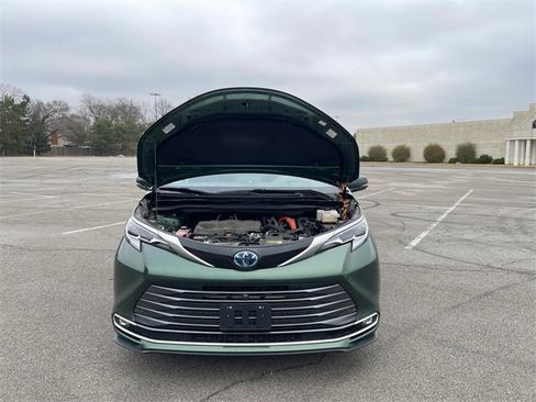 Used 2021 Toyota Sienna Platinum image 10