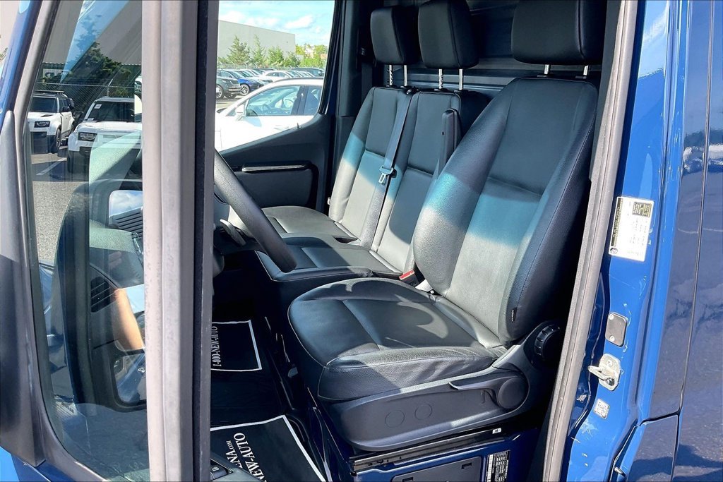 Used 2024 Mercedes-Benz Sprinter 2500 image 16