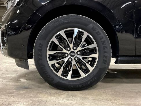 Certified 2025 Ford Expedition Max Platinum AWD/4WD image 9