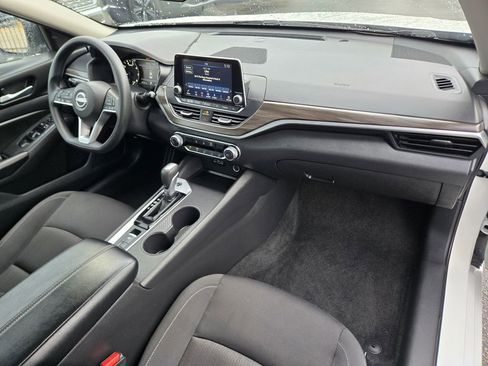 Used 2025 Nissan Altima 2.5 SV image 15