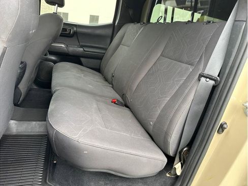 Used 2017 Toyota Tacoma TRD Off-Road image 31