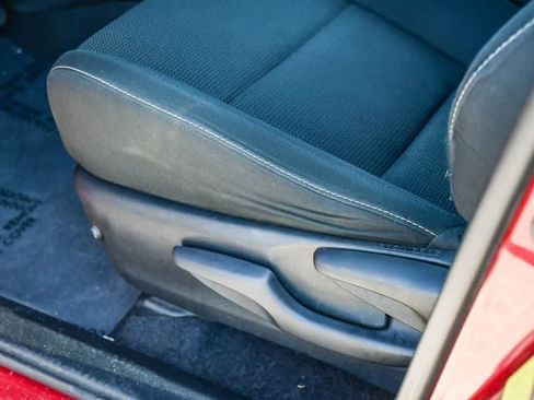 Used 2018 Toyota RAV4 XLE FWD image 25