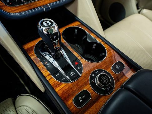 Used 2021 Bentley Bentayga image 52