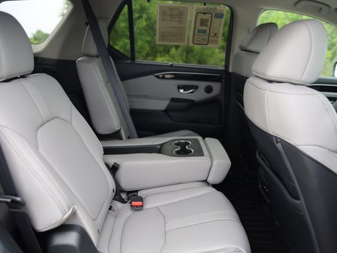 Used 2025 Honda Pilot EX-L image 36