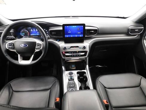 Used 2023 Ford Explorer XLT w/ Equipment Group 202A image 30