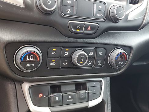 Used 2023 GMC Terrain SLT w/ LPO, Floor Liner Package AWD/4WD image 23