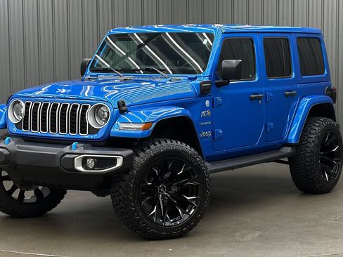 Used 2024 Jeep Wrangler Unlimited Sahara AWD/4WD image 1