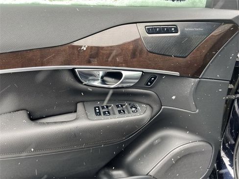 Used 2019 Volvo XC90 T5 Momentum w/ Multimedia Package image 11