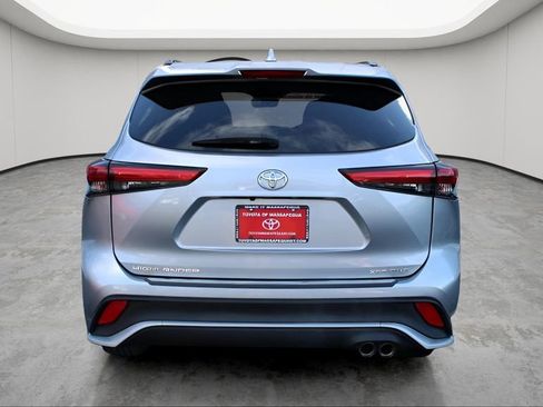 Used 2021 Toyota Highlander XSE image 4