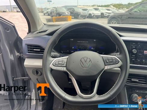 Used 2023 Volkswagen Taos SE w/ Panoramic Sunroof Package image 17