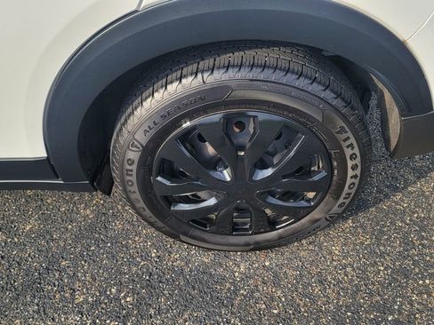 Used 2020 Nissan Kicks S FWD image 8