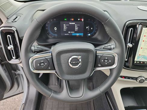 Certified 2024 Volvo XC40 B5 Ultimate w/ Protection Package Premier image 19