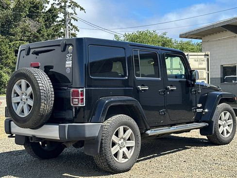 Used 2012 Jeep Wrangler Unlimited Sahara w/ Mopar Chrome Edition Group AWD/4WD image 5