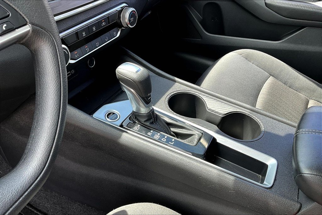 Used 2025 Nissan Altima 2.5 SV FWD image 19