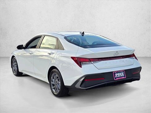 Used 2024 Hyundai Elantra SEL FWD image 7