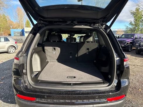 New 2025 Jeep Grand Cherokee Limited image 12