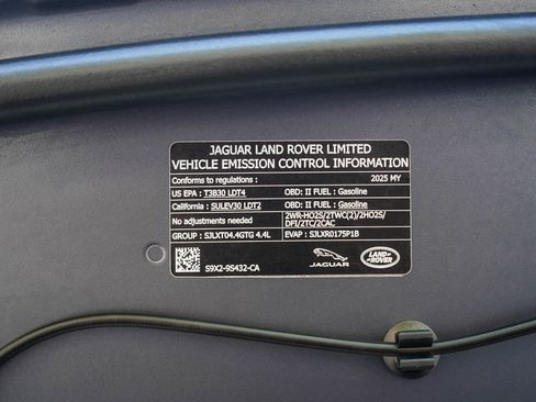 Used 2025 Land Rover Range Rover SE AWD/4WD image 27