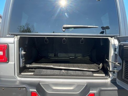Used 2019 Jeep Wrangler Unlimited Sahara w/ Safety Group AWD/4WD image 30