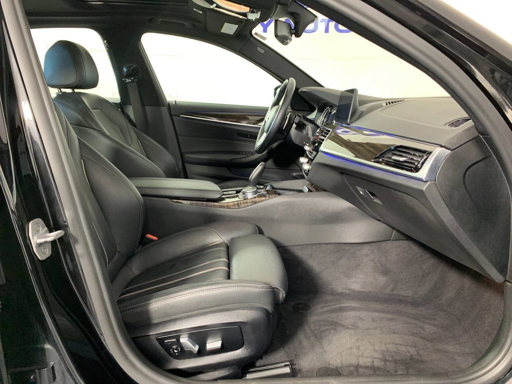 Used 2018 BMW 530i xDrive AWD/4WD image 40