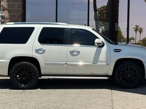 Used 2014 Cadillac Escalade Luxury AWD/4WD image 14