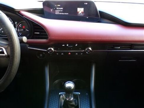 Used 2022 MAZDA MAZDA3 s image 34