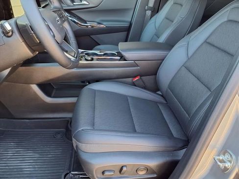 New 2026 Chevrolet Equinox LT w/ Convenience Package II FWD image 8