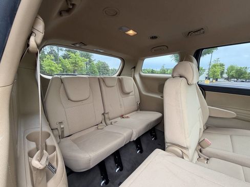 Used 2016 Kia Sedona LX FWD image 12