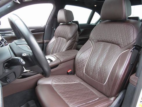 Used 2020 BMW ALPINA B7 xDrive w/ Luxury Rear Seating Package image 12