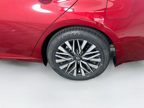 Used 2023 Nissan Altima 2.5 SV FWD image 11