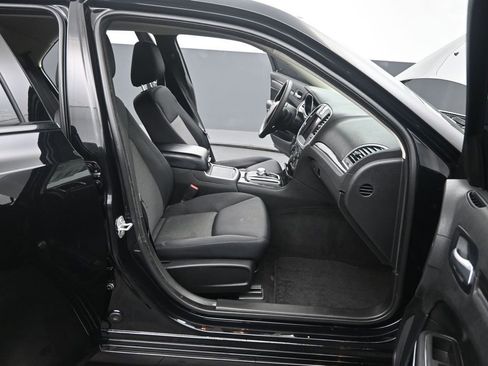 Used 2022 Chrysler 300 Touring w/ Sport Appearance Package RWD image 18