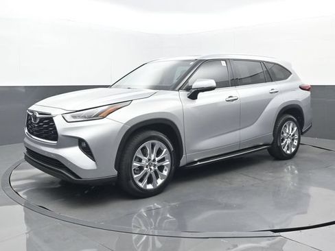 Used 2021 Toyota Highlander Limited FWD image 22