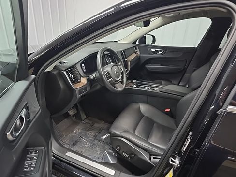 Used 2023 Volvo XC60 B5 Plus w/ Climate Package AWD/4WD image 32