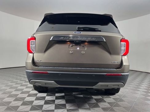 Used 2021 Ford Explorer XLT w/ Equipment Group 202A image 9
