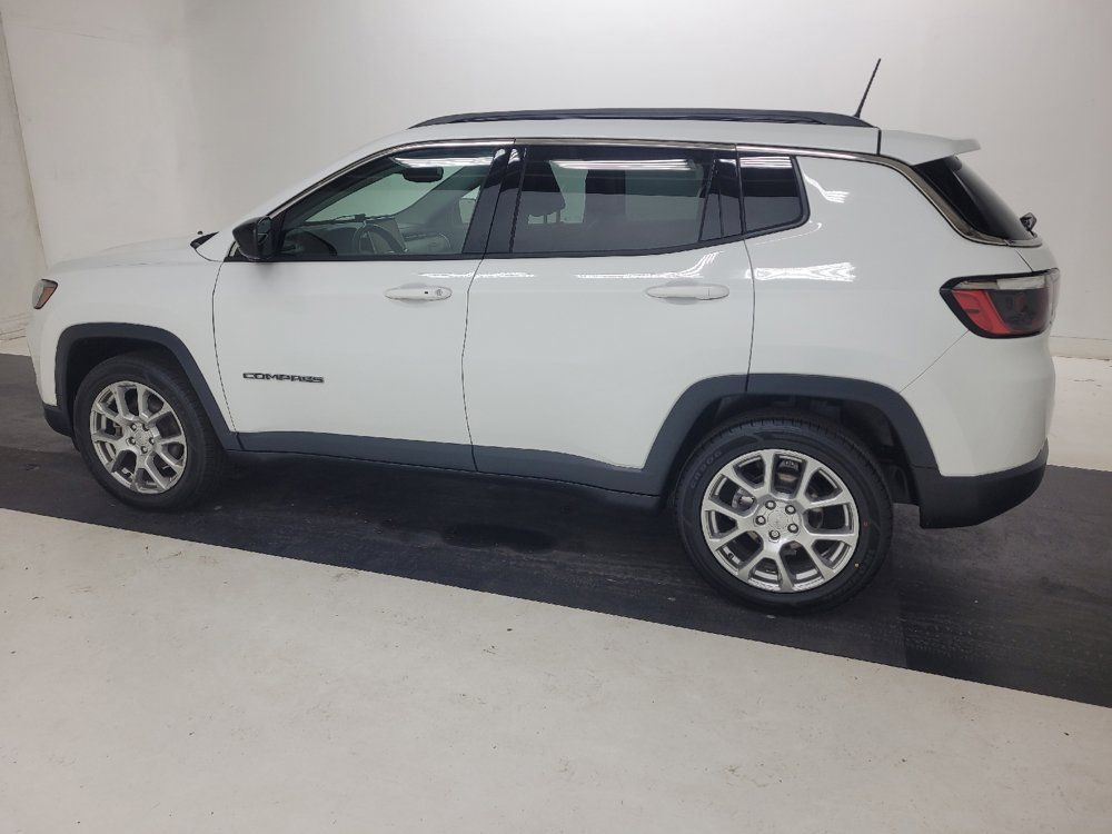 Used 2022 Jeep Compass Latitude w/ Sun and Sound Group AWD/4WD image 3