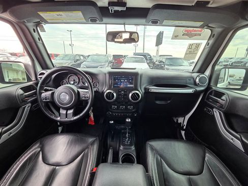 Used 2017 Jeep Wrangler Unlimited Sahara w/ Connectivity Group image 25