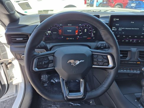 Used 2024 Ford Mustang Coupe RWD image 9