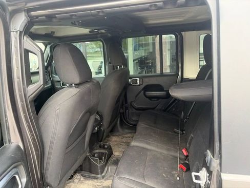 Used 2018 Jeep Wrangler Unlimited Sport S AWD/4WD image 9
