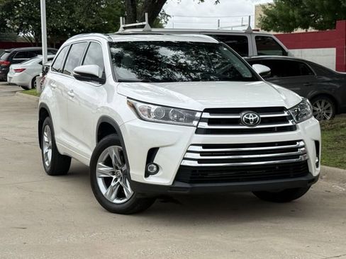Used 2019 Toyota Highlander Limited FWD image 2