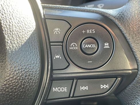 Used 2025 Toyota Corolla LE w/ Convenience Package image 18